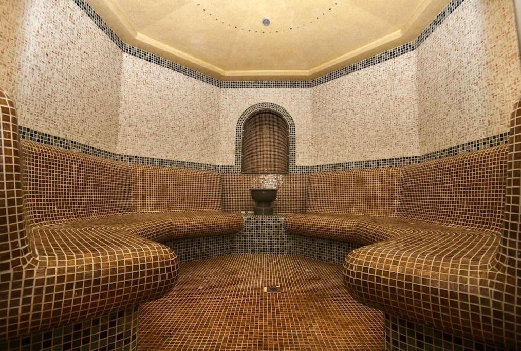בנסקו Luxury Penthouse With A Lavish Spa And 2 En-Suite Bedrooms מראה חיצוני תמונה
